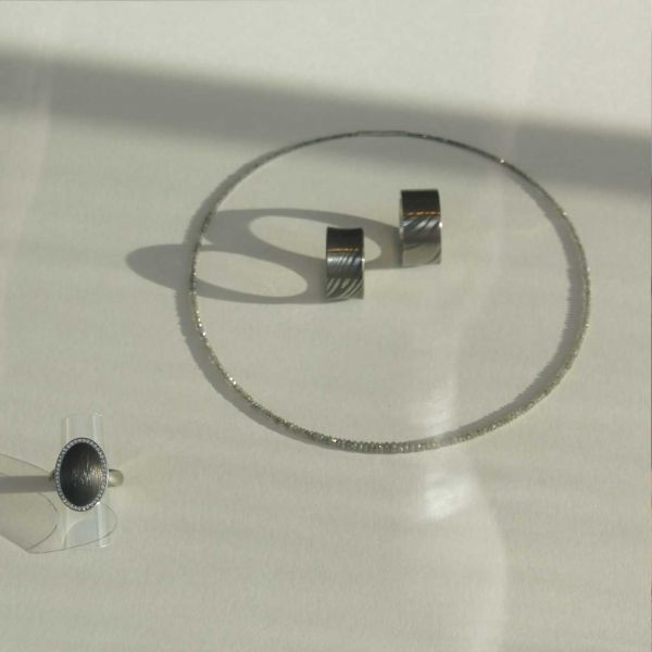 schaufensterauslage-ringe-collierD7A6528A-88D9-E71E-2526-237956D24E88.jpg