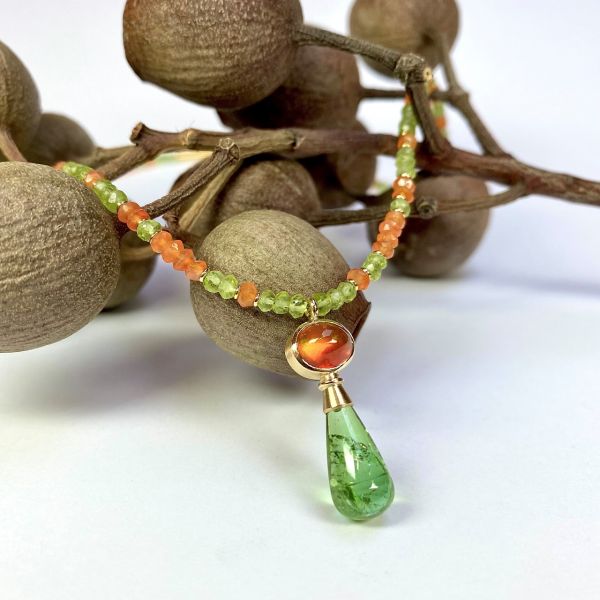 collier-mit-peridot-karneol-gelbgold-mit-anhaenger-feueropal-turmalinAB174788-B646-CEAD-41DF-F96169998CBF.jpg