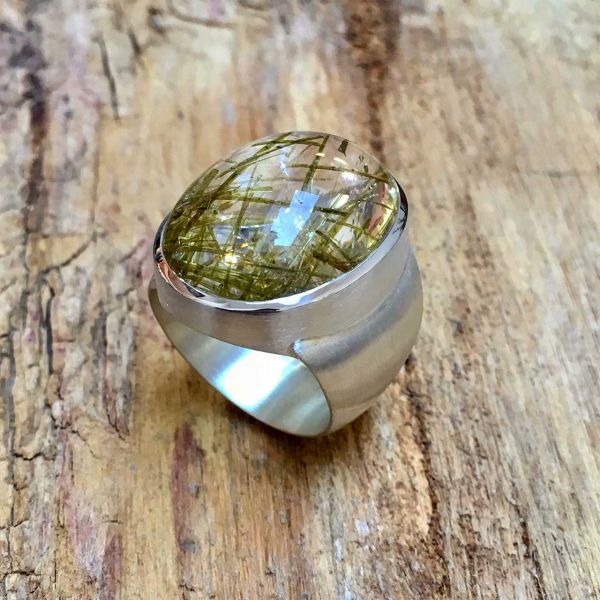 ring-in-silber-mit-rutilquarz30FD5FD6-7659-304A-DE22-785C8DC6939D.jpg